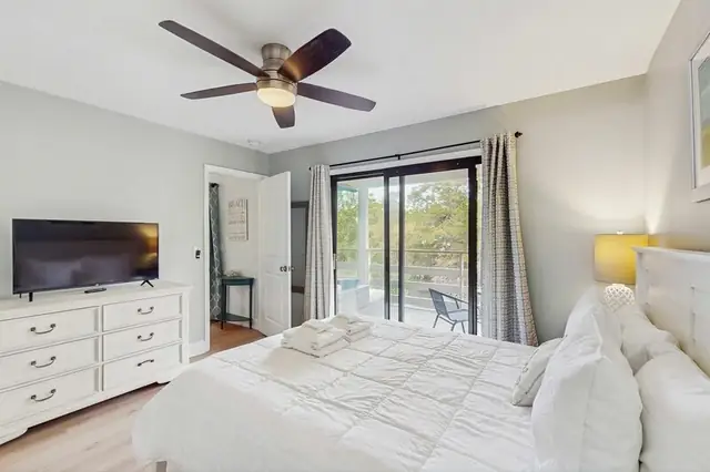 Bedroom at Fiddler’s Cove 27E